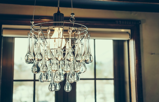 Lampa wisząca szklana dla eleganckiego oświetlenia wnętrz