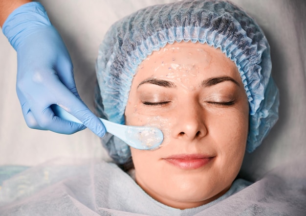 Peeling kawitacyjny efekty uboczne i skuteczne metody pielęgnacji