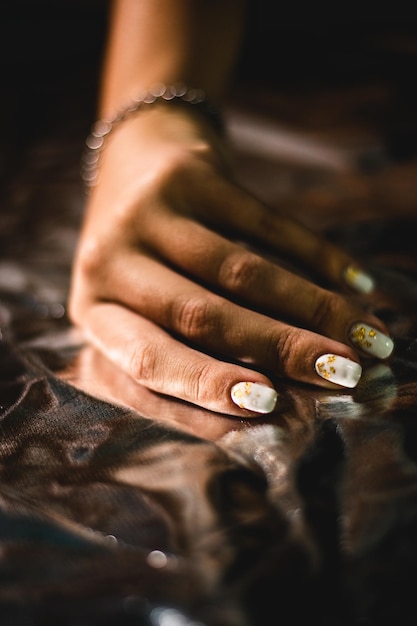 American Manicure modne i klasyczne paznokcie na co dzień