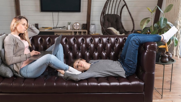 Sofa dla psa sprawdzona i wygodna na co dzień