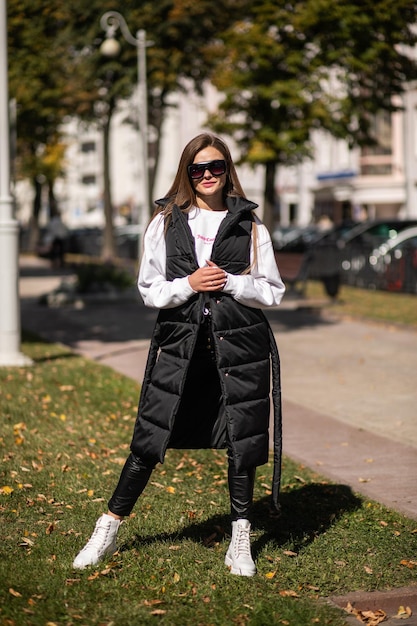 Stylizacje z kamizelką które odmienią Twój look