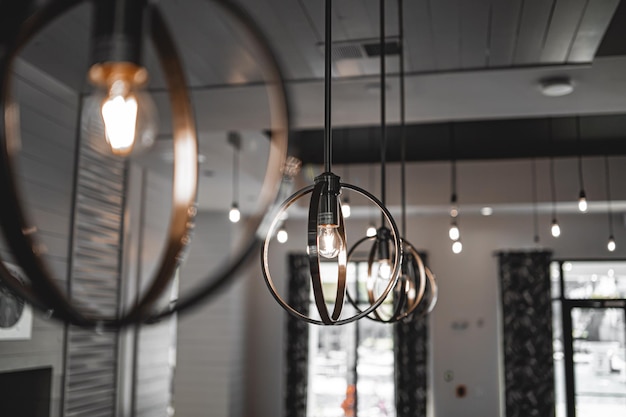Żyrandol loft idealny do nowoczesnego wnętrza