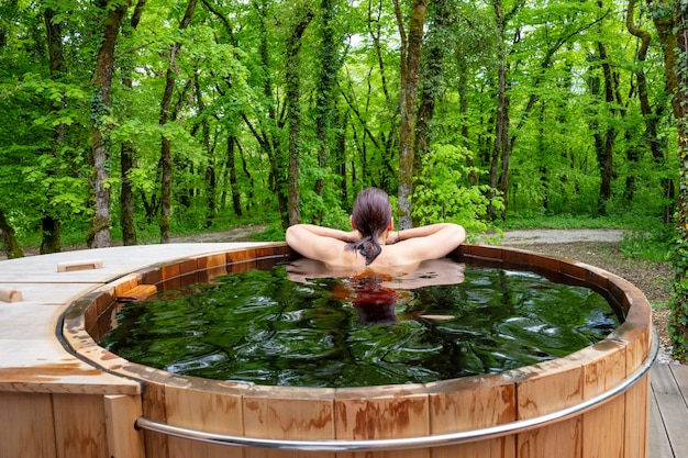 Jacuzzi ogrodowe aranżacje dla komfortowego relaksu